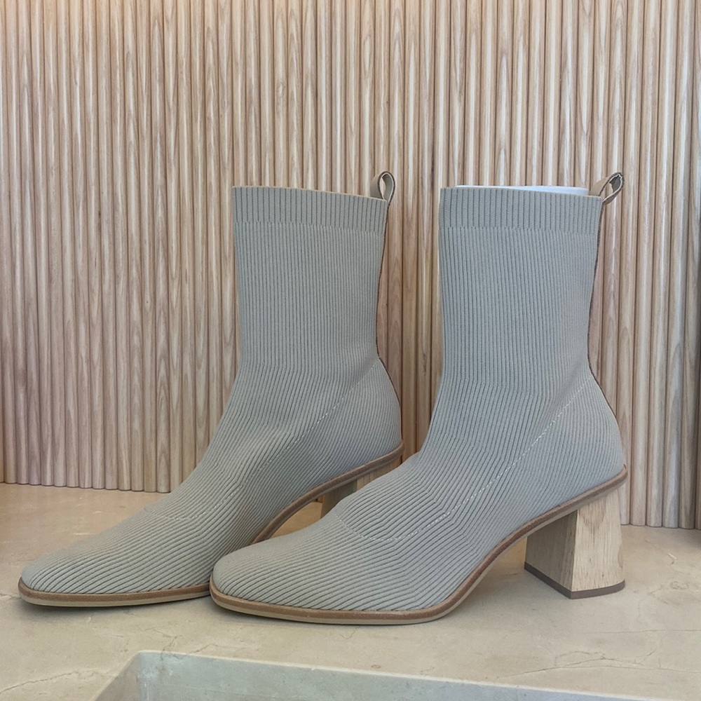BRAND NEW - Dolce Vita womens woven booties